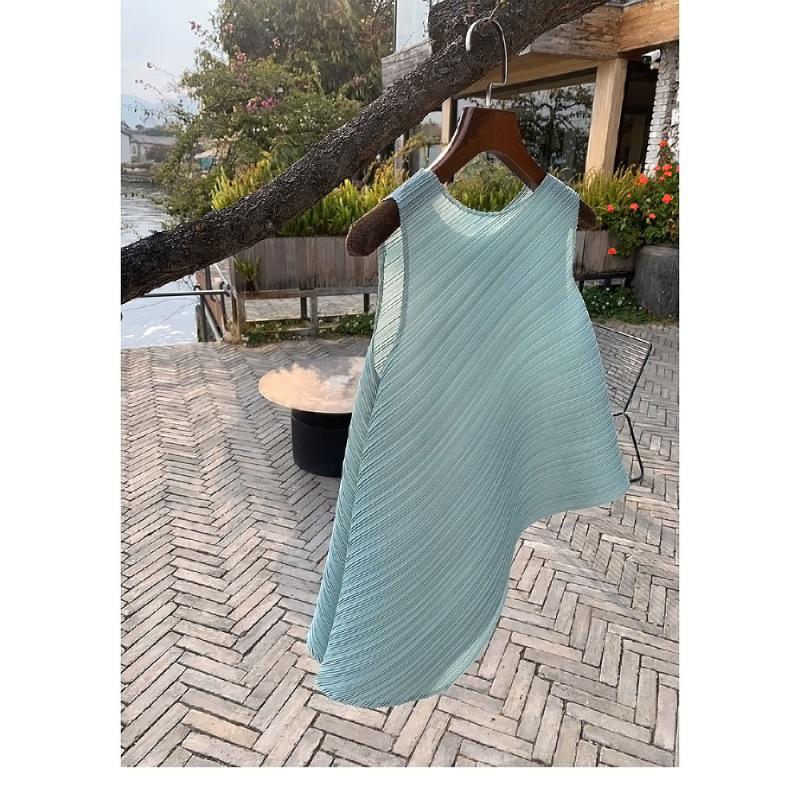 2025 Elegant Miyake Sleeveless Top & Pleated Tassel Midi Skirt Set for Women One Size
2025 Elegant Miyake Sleeveless Top & Pleated Tassel Midi Skirt Set for Women One Size
