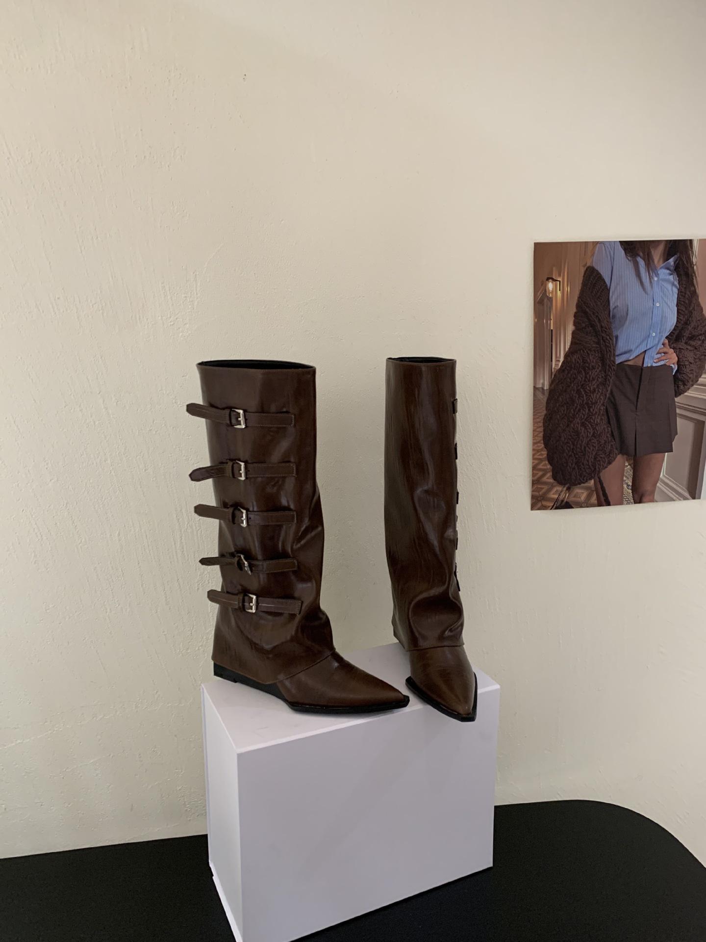 Boots women s 2025 autumn and winter new European and American retro thick-soled piled boots sweet cool babes belt buckle high boots 39 коричневый
Boots women s 2025 autumn and winter new European and American retro thick-soled piled boots sweet cool babes belt buckle high boots 39 коричневый