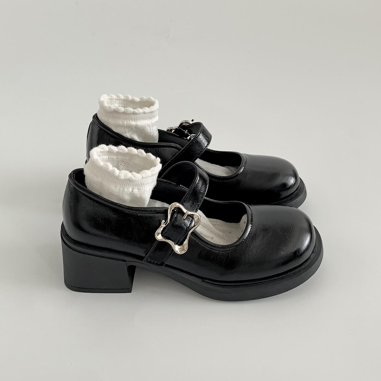 Queen Fan Yinglun retro thick heel small leather shoes women s 2025 new summer skirt versatile Mary Jane single shoes 35 чёрный
Queen Fan Yinglun retro thick heel small leather shoes women s 2025 new summer skirt versatile Mary Jane single shoes 35 чёрный