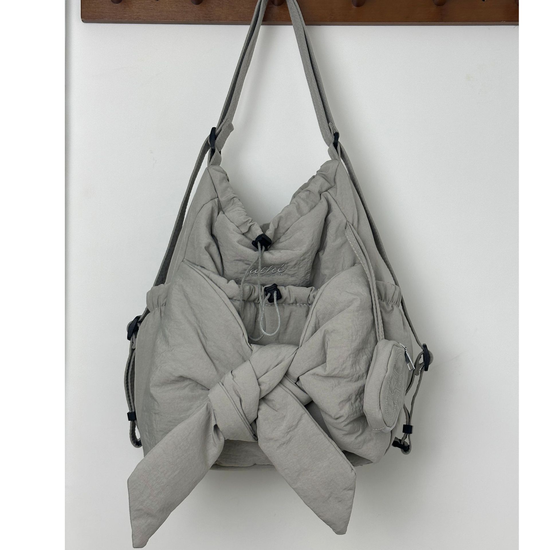 Korean ath cloud bag - bow strap designer model can be single shoulder can double shoulder casual dual-purpose bag capacity 29*13*34 сірий колір
Korean ath cloud bag - bow strap designer model can be single shoulder can double shoulder casual dual-purpose bag capacity 29*13*34 сірий колір
