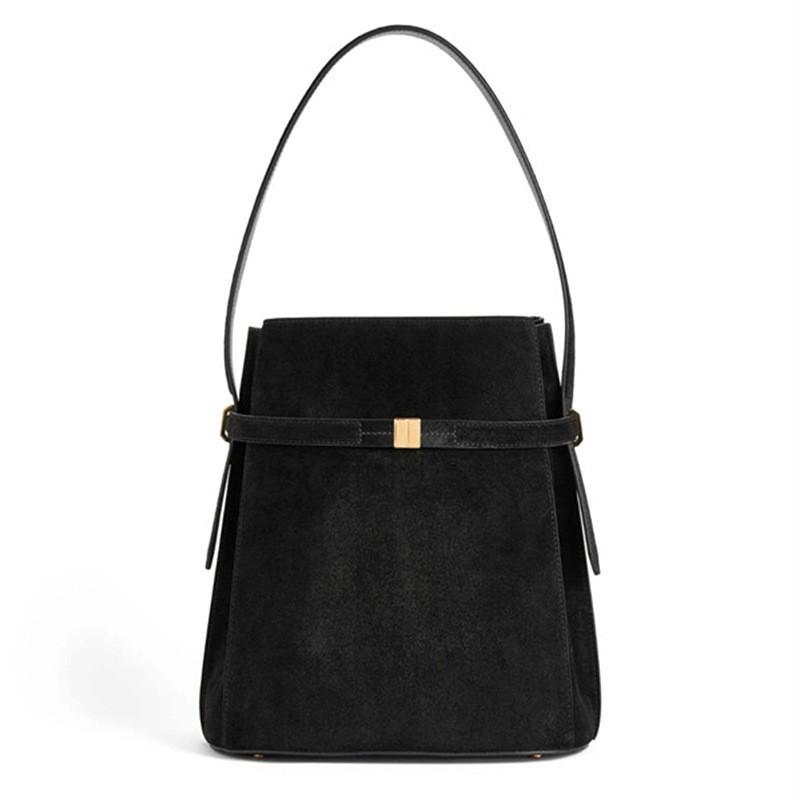 Bucket Bag Large Capacity Commuting Tote Women s High-quality Leather Single Shoulder Underarm Matte 27x15.5x30cm матовий чорний колір
Bucket Bag Large Capacity Commuting Tote Women s High-quality Leather Single Shoulder Underarm Matte 27x15.5x30cm матовий чорний колір