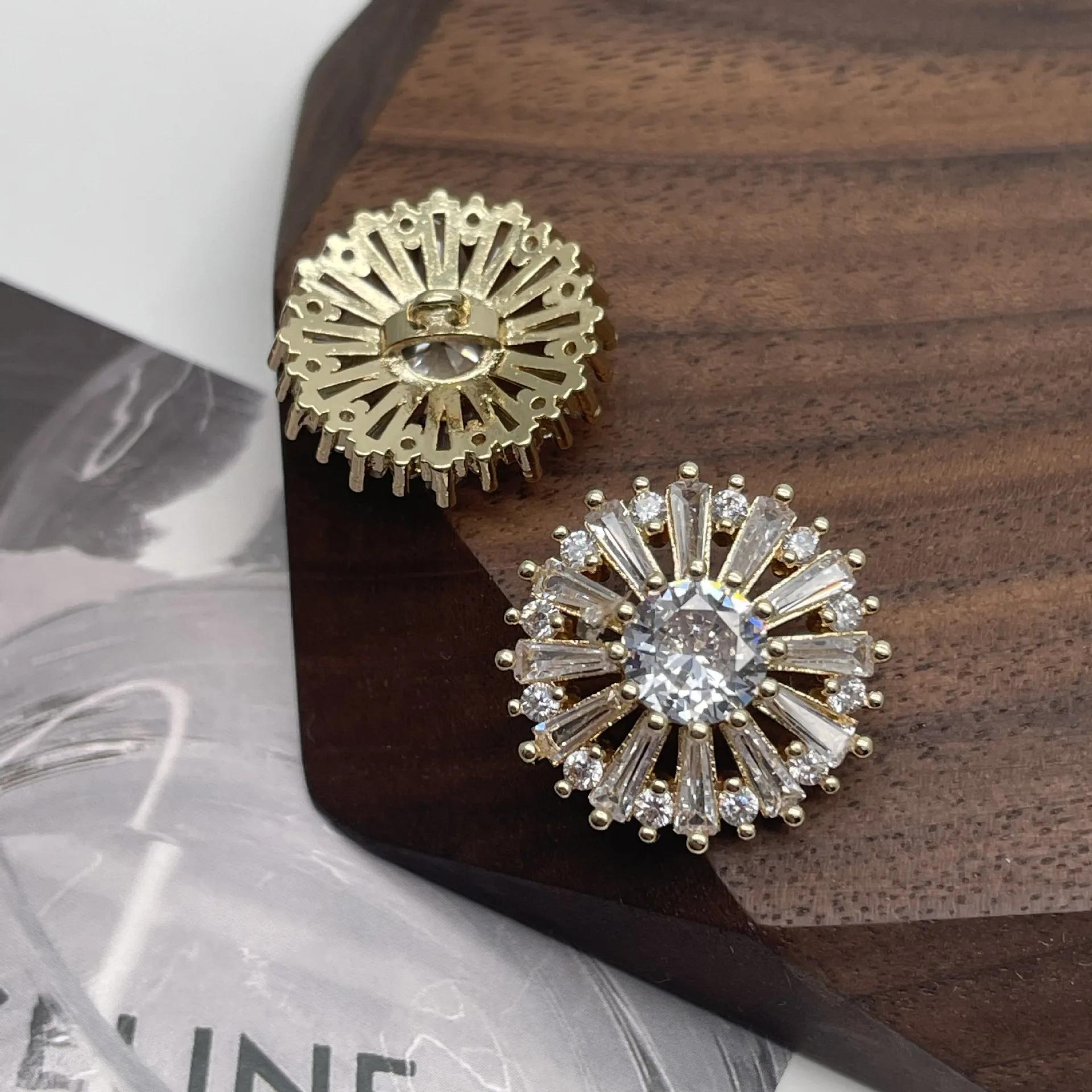 5pcs/lot Shining crystal star buttons Cubic zirconia button for shirt Decorative CZ sewing buttons for cashmere Knit cardigan 19 MM золотий
5pcs/lot Shining crystal star buttons Cubic zirconia button for shirt Decorative CZ sewing buttons for cashmere Knit cardigan 19 MM золотий