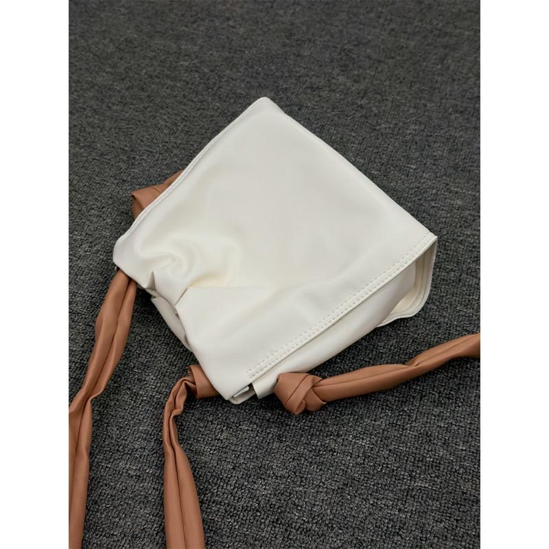 Guangzhou women s bag white bag new simple and fashionable contrasting colors single shoulder crossbody cloud bucket versatile commute белый
Guangzhou women s bag white bag new simple and fashionable contrasting colors single shoulder crossbody cloud bucket versatile commute белый