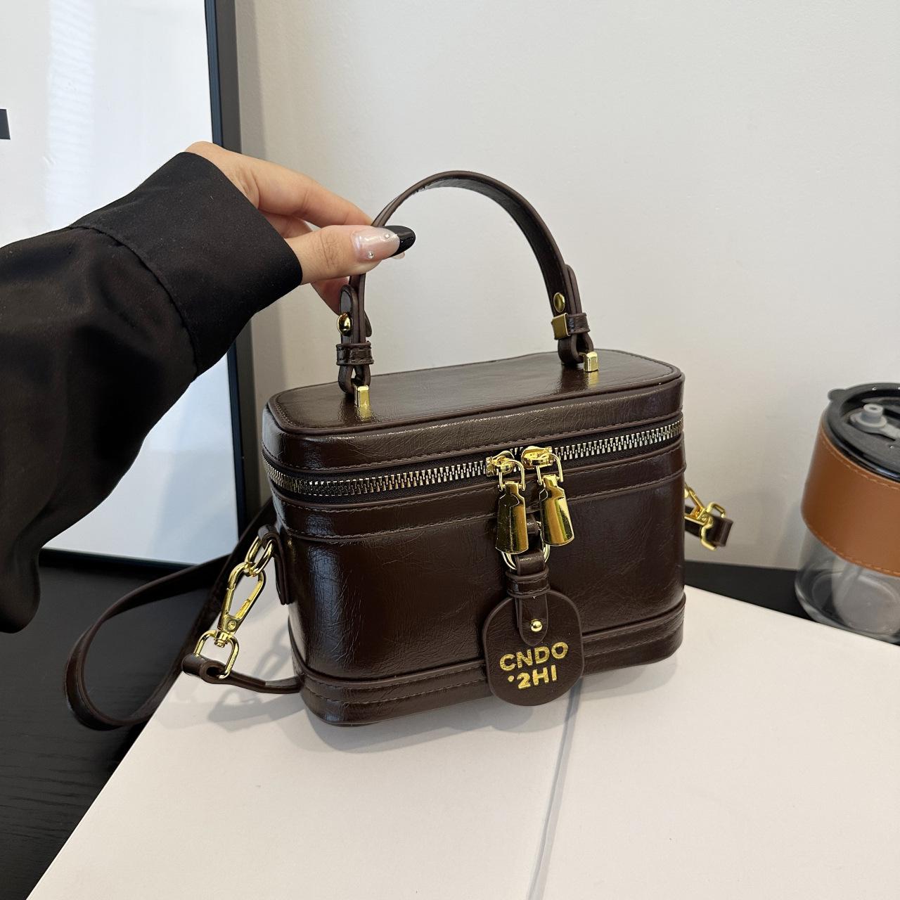 Трендова ретро сумка-відро: Універсальна одноплечова та кросбоді для осені/зими кавовий
Трендова ретро сумка-відро: Універсальна одноплечова та кросбоді для осені/зими кавовий