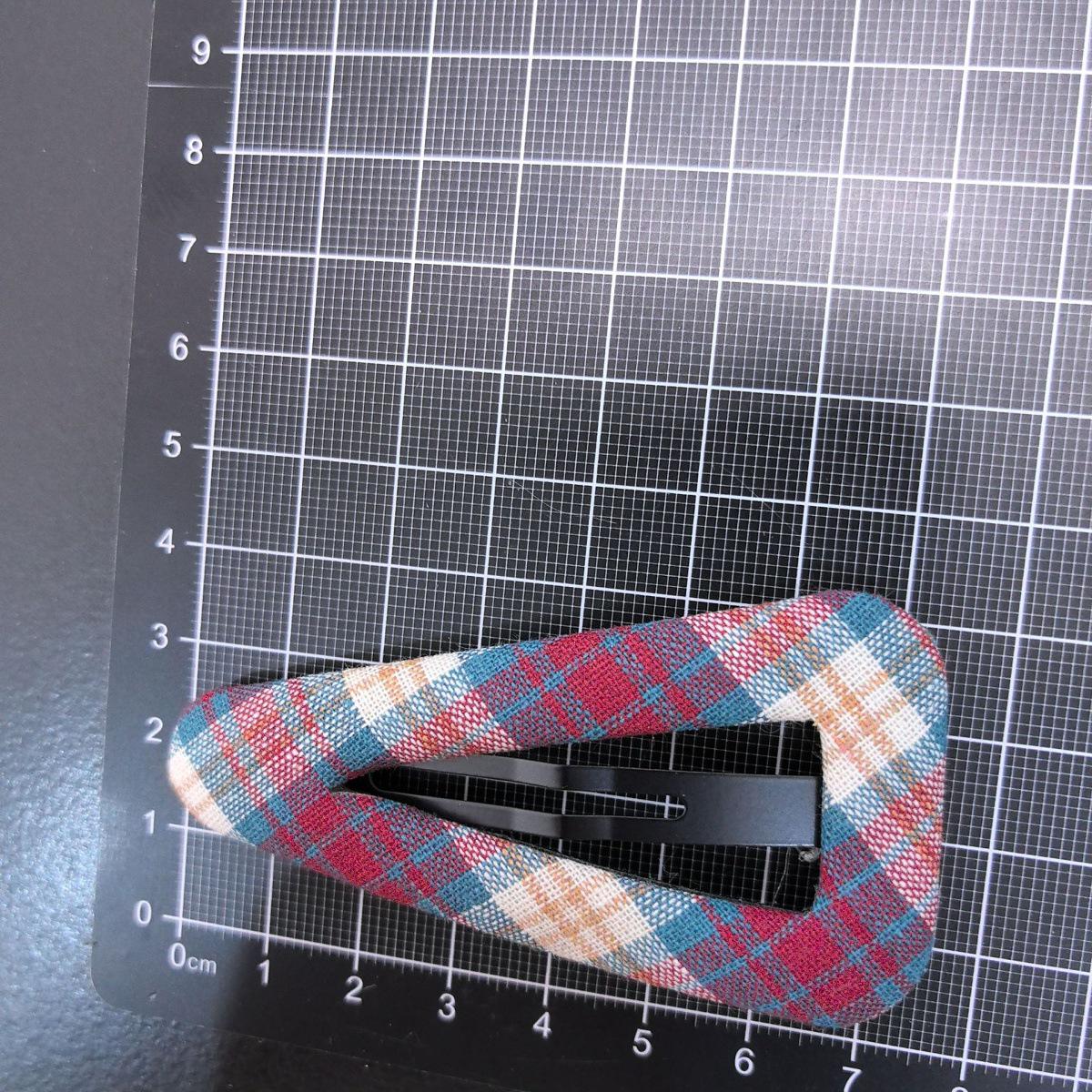 Retro College-Style Polka Dot Hair Clip
Retro College-Style Polka Dot Hair Clip