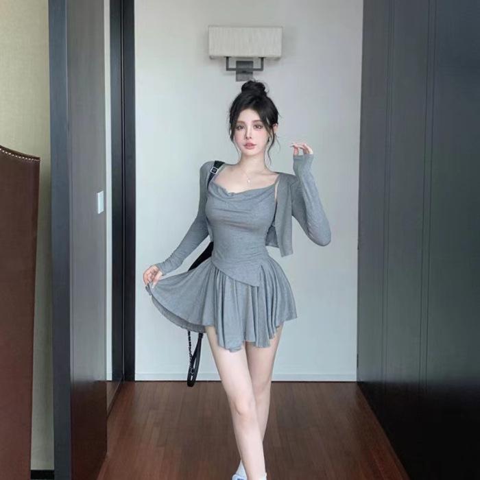 Spicy Girl Three-Piece Set: Sun Protection Cardigan, Camisole Top & Pleated Skirt Large
Spicy Girl Three-Piece Set: Sun Protection Cardigan, Camisole Top & Pleated Skirt Large
