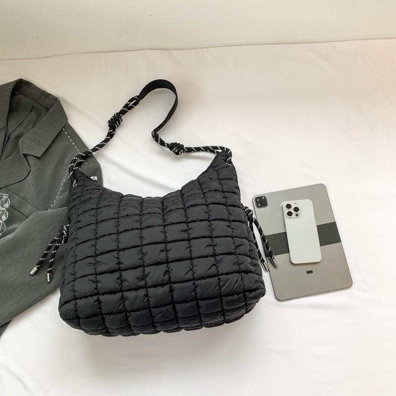 Internet Celebrity Fashionable One-shoulder Bubble Bag Niche Unique Commuting Tote Large-capacity Cotton Suit чёрный
Internet Celebrity Fashionable One-shoulder Bubble Bag Niche Unique Commuting Tote Large-capacity Cotton Suit чёрный