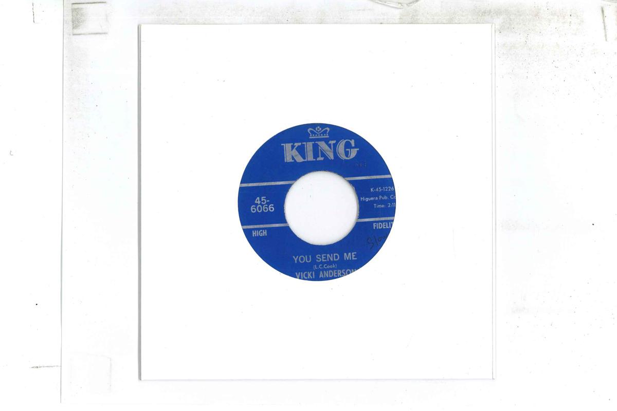7inch Record VICKI ANDERSON - You Send Me / (Something Moves Me) 456066 KING 1966 US Soul/Funk Used
7inch Record VICKI ANDERSON - You Send Me / (Something Moves Me) 456066 KING 1966 US Soul/Funk Used