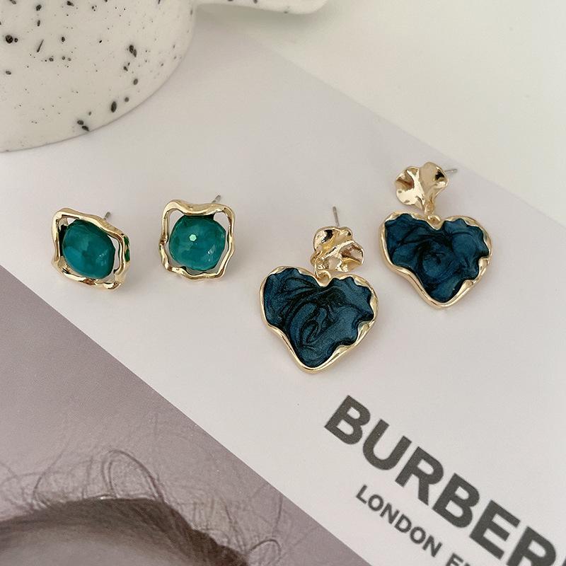 S925 Silver Needle Irregular Square Amber Earrings & Versatile Haze Blue Heart Studs for Women C164
S925 Silver Needle Irregular Square Amber Earrings & Versatile Haze Blue Heart Studs for Women C164