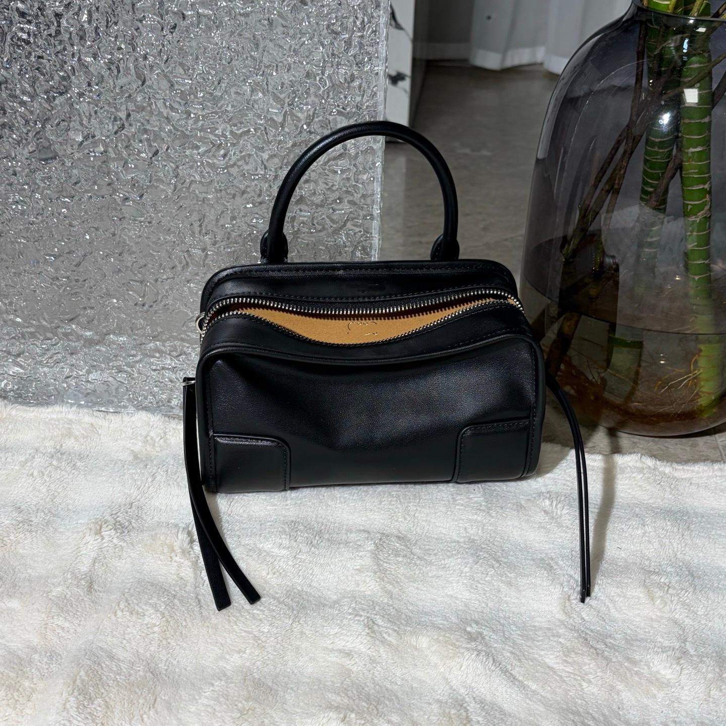 2025 New Suede Brown Single Shoulder Crossbody Bag Light Luxury Niche High-end Hand-held Boston Women 22x9x13cm чорний
2025 New Suede Brown Single Shoulder Crossbody Bag Light Luxury Niche High-end Hand-held Boston Women 22x9x13cm чорний