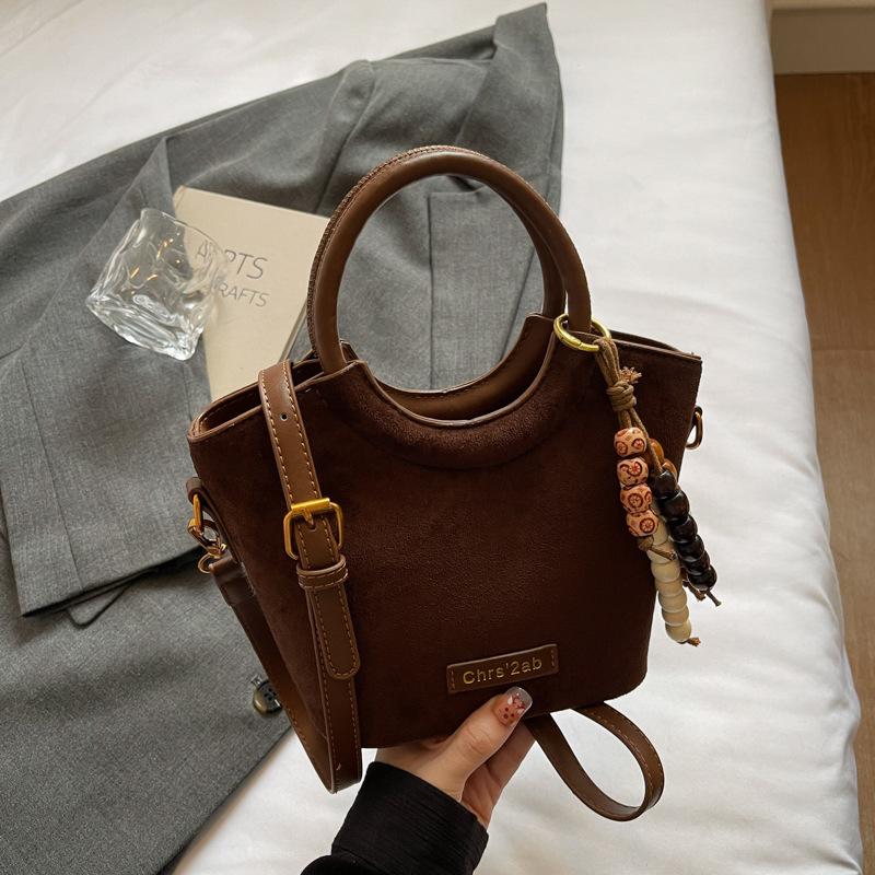 2025 autumn new fashion foreign style simple personality handbag fashionable casual messenger bag shoulder bucket bag темно-коричневого
2025 autumn new fashion foreign style simple personality handbag fashionable casual messenger bag shoulder bucket bag темно-коричневого