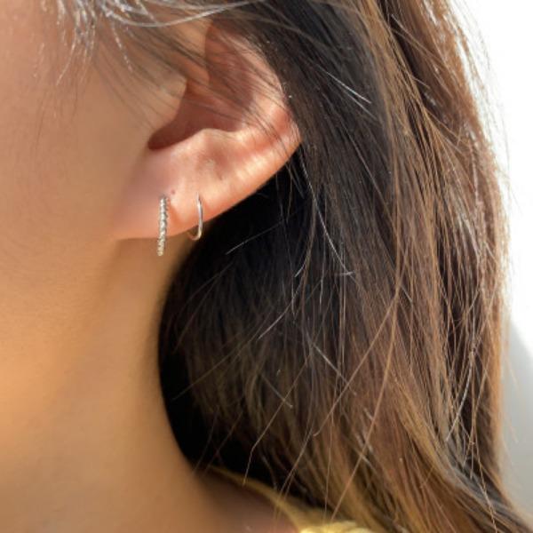 Двухслойные спиральные серьги. Новый стиль. Простые и холодные ретро-серьги для женщин.
Двухслойные спиральные серьги. Новый стиль. Простые и холодные ретро-серьги для женщин.