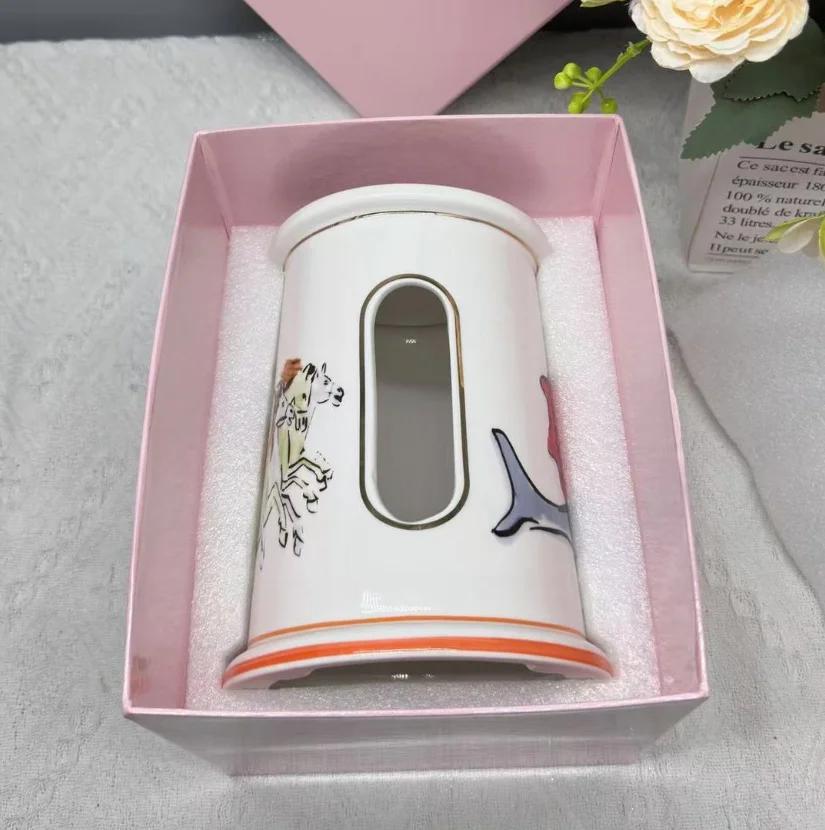 Creative Shell Ceramic Tissue Box Living Room Desktop Tea Table KTV Hotel Paper Box Modern Bathroom Household Tissue Storage
Creative Shell Ceramic Tissue Box Living Room Desktop Tea Table KTV Hotel Paper Box Modern Bathroom Household Tissue Storage