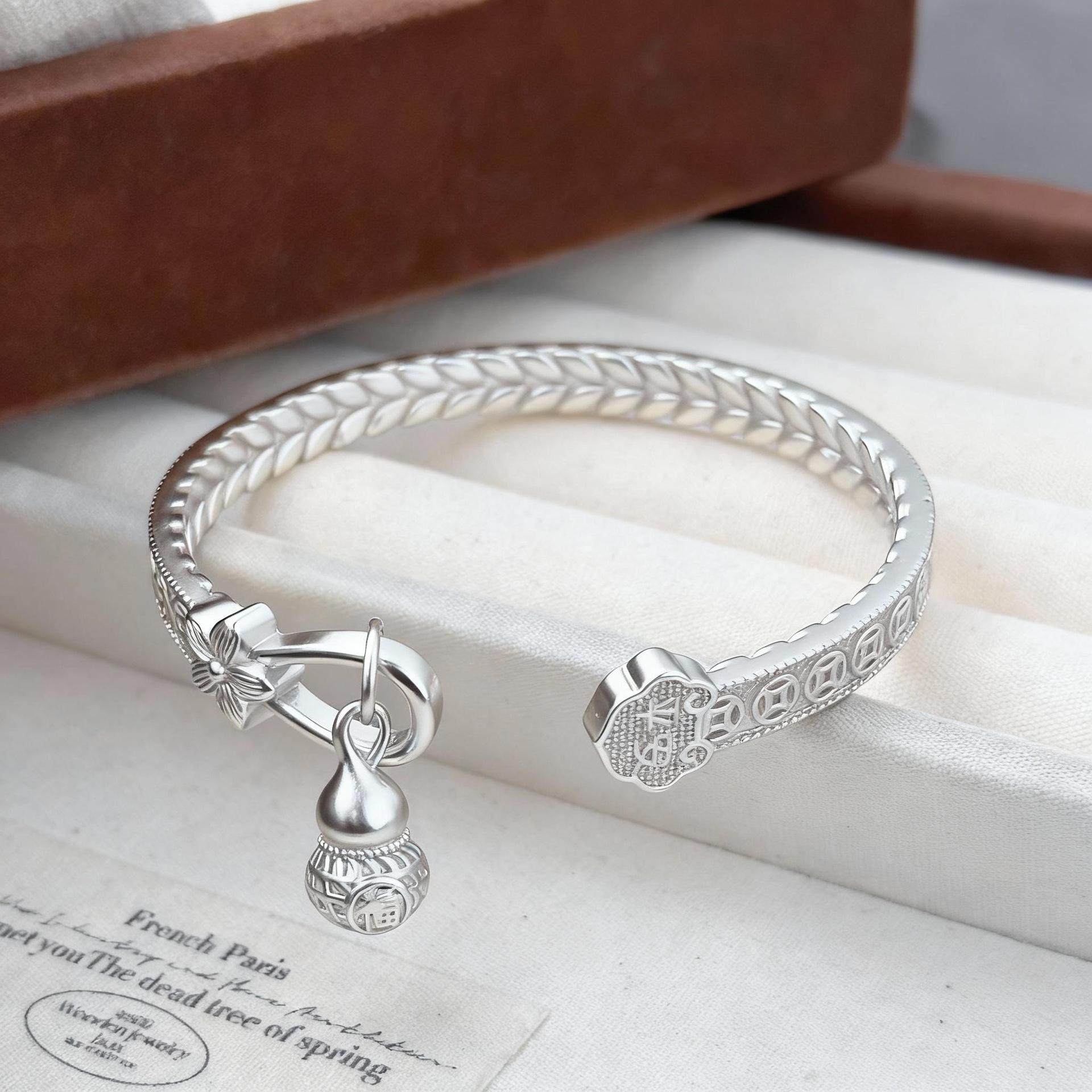 Vietnamese Sand Gold Retro Peace Money Gourd Open Bangle Bracelet for Women
Vietnamese Sand Gold Retro Peace Money Gourd Open Bangle Bracelet for Women