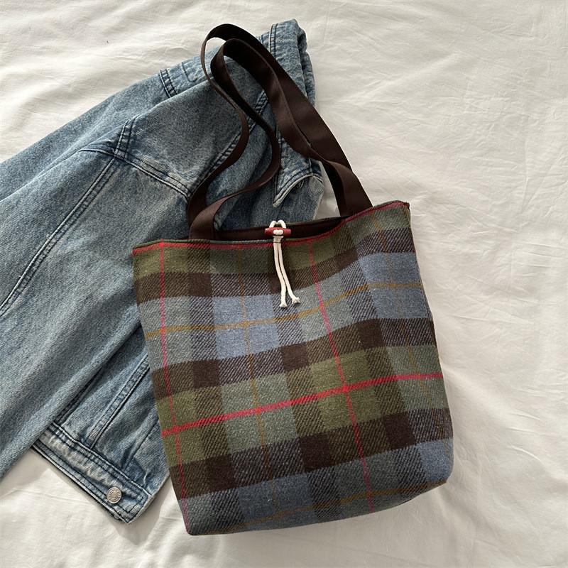 Trendy Plaid Woolen Tote Bag With Large Capacity For Women 2024 New Street Fashion
Trendy Plaid Woolen Tote Bag With Large Capacity For Women 2024 New Street Fashion