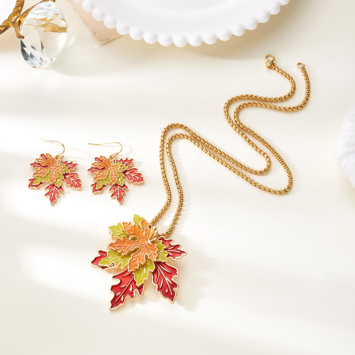 Vintage 3 Colors Enamel Maple Leaf Jewelry Set for Women Men Fashion Sweater Chain Pendant Necklace Drop Earrings Jewelry Gift
Vintage 3 Colors Enamel Maple Leaf Jewelry Set for Women Men Fashion Sweater Chain Pendant Necklace Drop Earrings Jewelry Gift