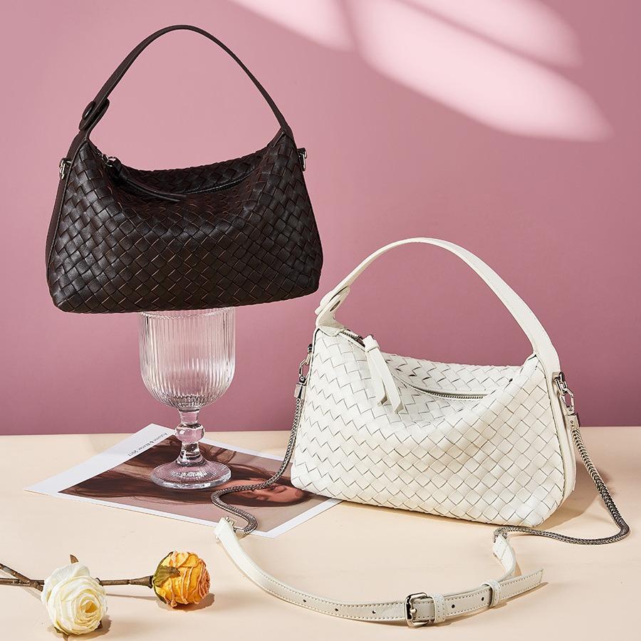 Leather Woven Women s Bags New Fashion Messenger Bags Niche Design Woven Dumpling Bags Portable
Leather Woven Women s Bags New Fashion Messenger Bags Niche Design Woven Dumpling Bags Portable