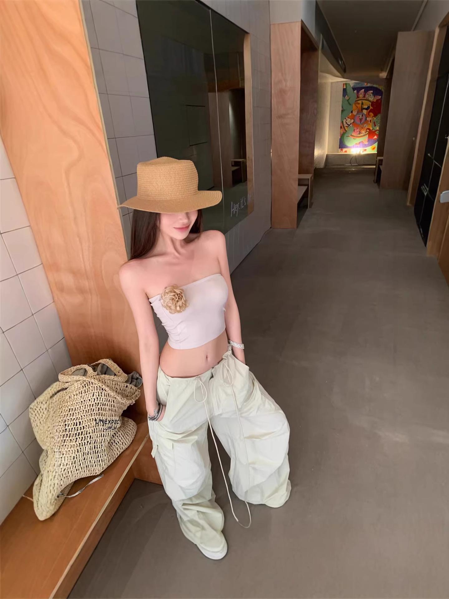 2026 Retro Spicy Girl Wide-Leg Cargo Pants & Strapless Vest Set Medium
2026 Retro Spicy Girl Wide-Leg Cargo Pants & Strapless Vest Set Medium