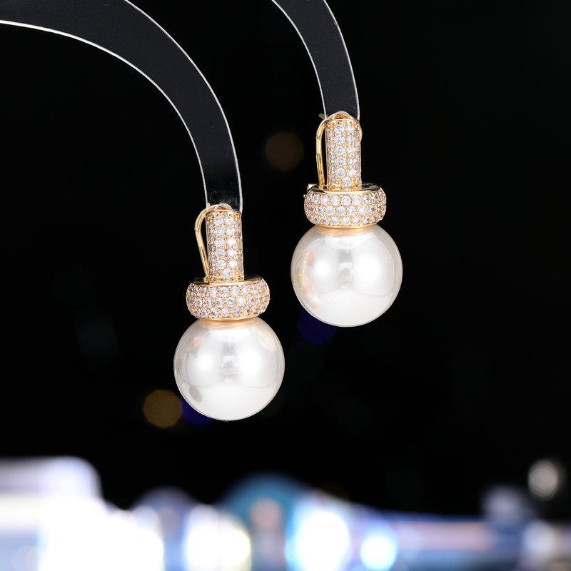 Women s Light Luxury Design Inlaid With Zircon Imitation Pearl Round Earrings Fashionable And Versatile Niche Design Earrings
Women s Light Luxury Design Inlaid With Zircon Imitation Pearl Round Earrings Fashionable And Versatile Niche Design Earrings