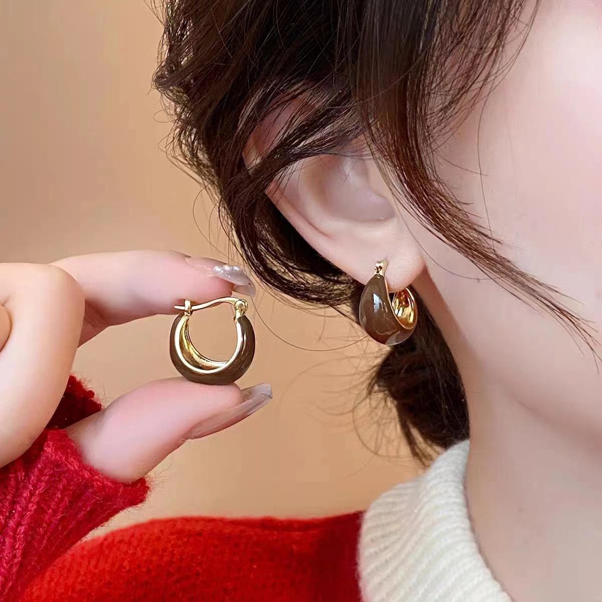 Vintage Fashion Water Drop Maillard Hoop Earrings for Women Temperament Design Simple Korea Earring Jewelry Accessories Gift коричневий
Vintage Fashion Water Drop Maillard Hoop Earrings for Women Temperament Design Simple Korea Earring Jewelry Accessories Gift коричневий