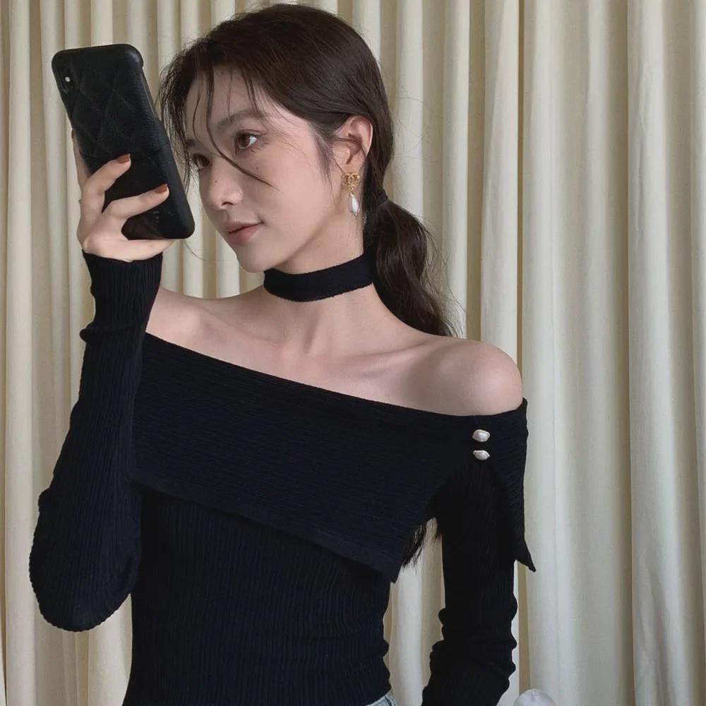Women s Black One-Shoulder Halter Knit Sweater: Sexy Long-Sleeved Autumn/Winter Top One Size
Women s Black One-Shoulder Halter Knit Sweater: Sexy Long-Sleeved Autumn/Winter Top One Size