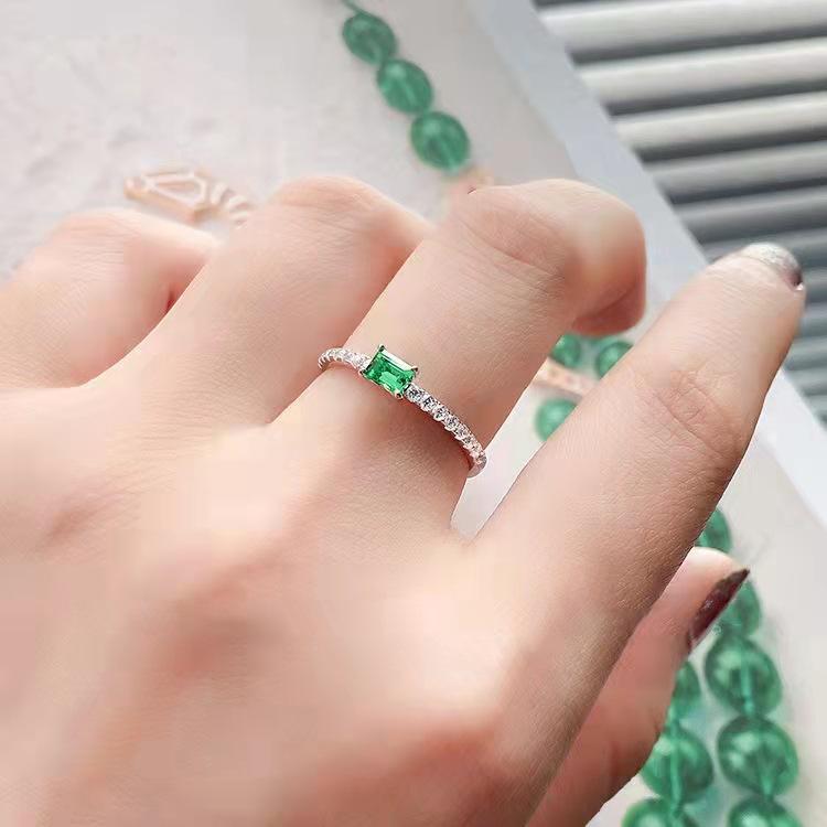 Lulu Tong 925 Sterling Silver Green Zircon Diamond Proposal Ring Band for Women Size 9
Lulu Tong 925 Sterling Silver Green Zircon Diamond Proposal Ring Band for Women Size 9