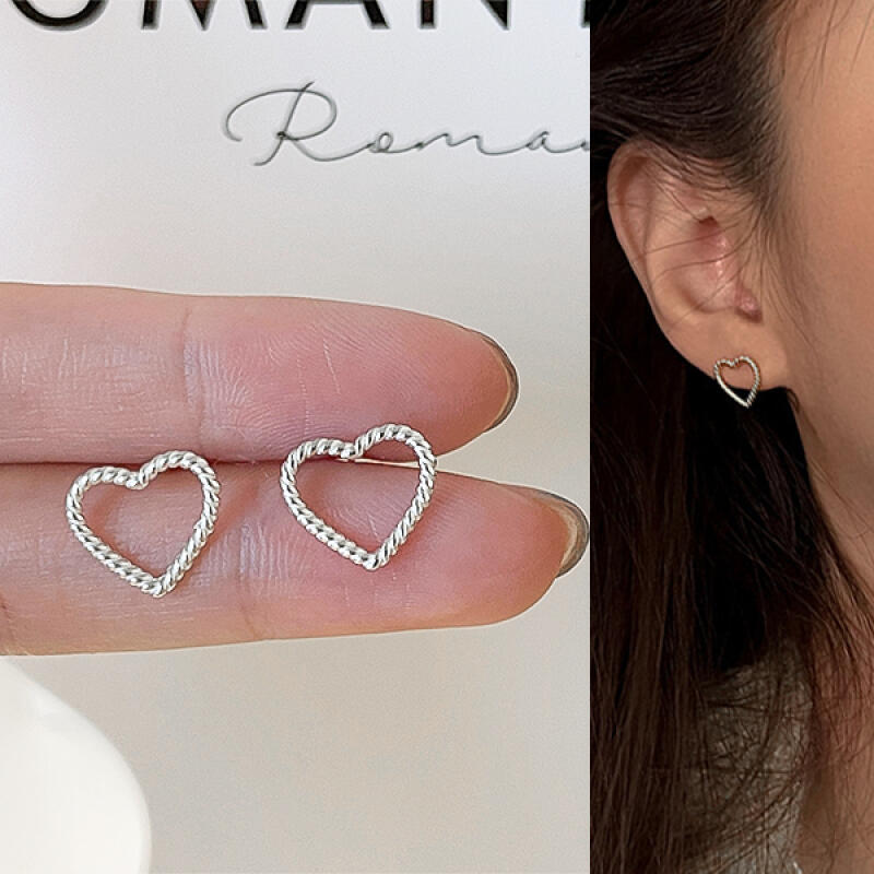 Tomahawk Heart Wave Stud Earrings Silver
Tomahawk Heart Wave Stud Earrings Silver