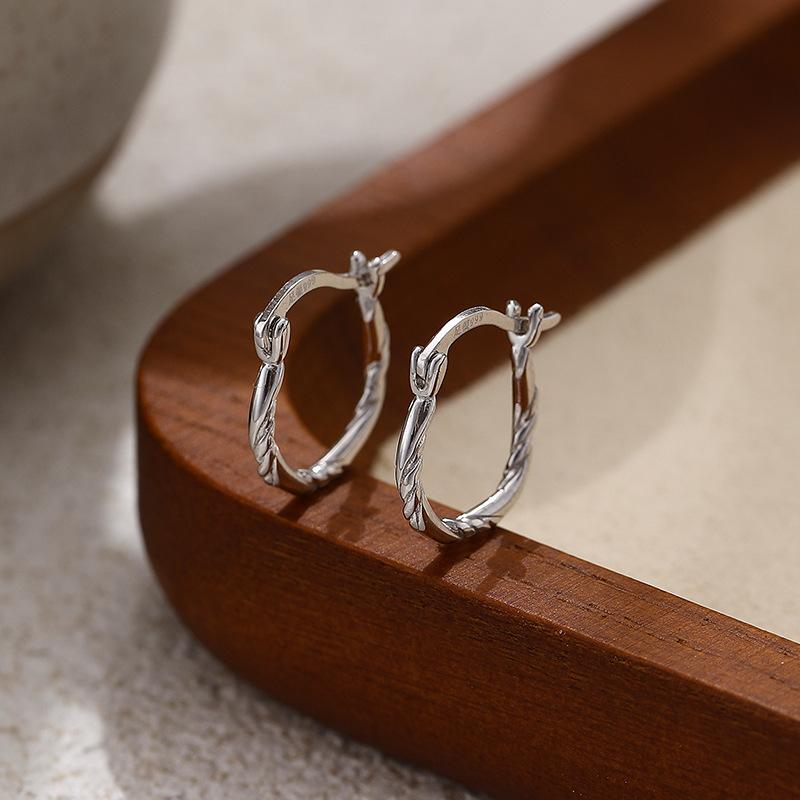 Circle Twist Earrings Ins Style Simple Fashion Versatile Temperament Earrings for Girlfriend Gifts
Circle Twist Earrings Ins Style Simple Fashion Versatile Temperament Earrings for Girlfriend Gifts