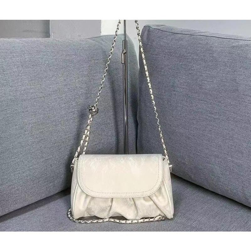 New chain texture crossbody small bag women s high-end sense exquisite mobile phone small bag soft leather summer cloud bag 21*13*8cm білий
New chain texture crossbody small bag women s high-end sense exquisite mobile phone small bag soft leather summer cloud bag 21*13*8cm білий