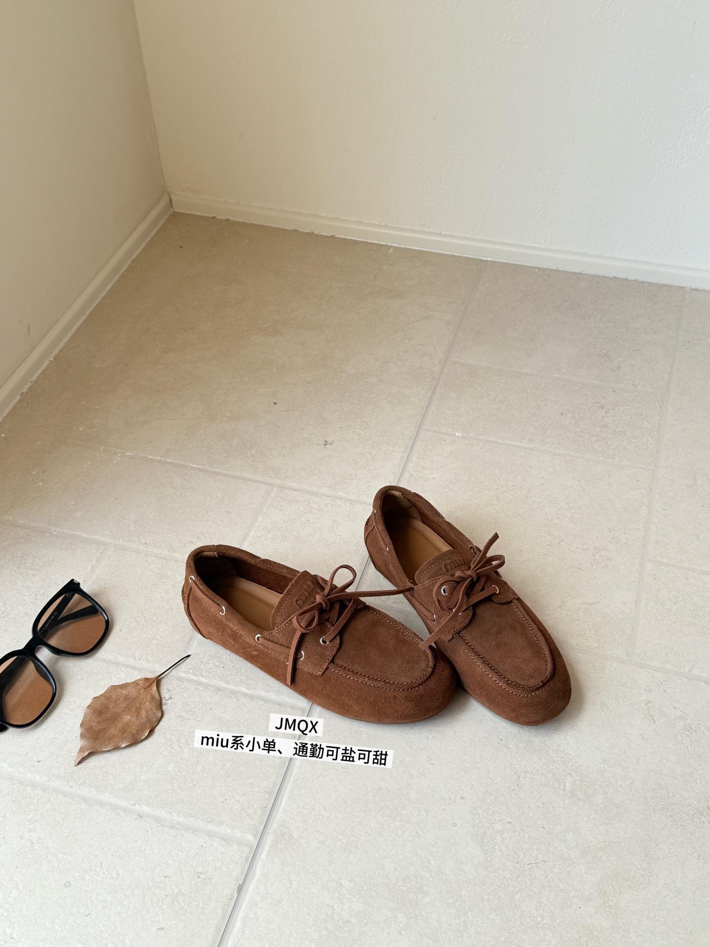 Retro soft-soled cowhide beanie shoes women s 2025 spring new leather one-pedal loafers with skirt flat-soled single shoes 35
Retro soft-soled cowhide beanie shoes women s 2025 spring new leather one-pedal loafers with skirt flat-soled single shoes 35