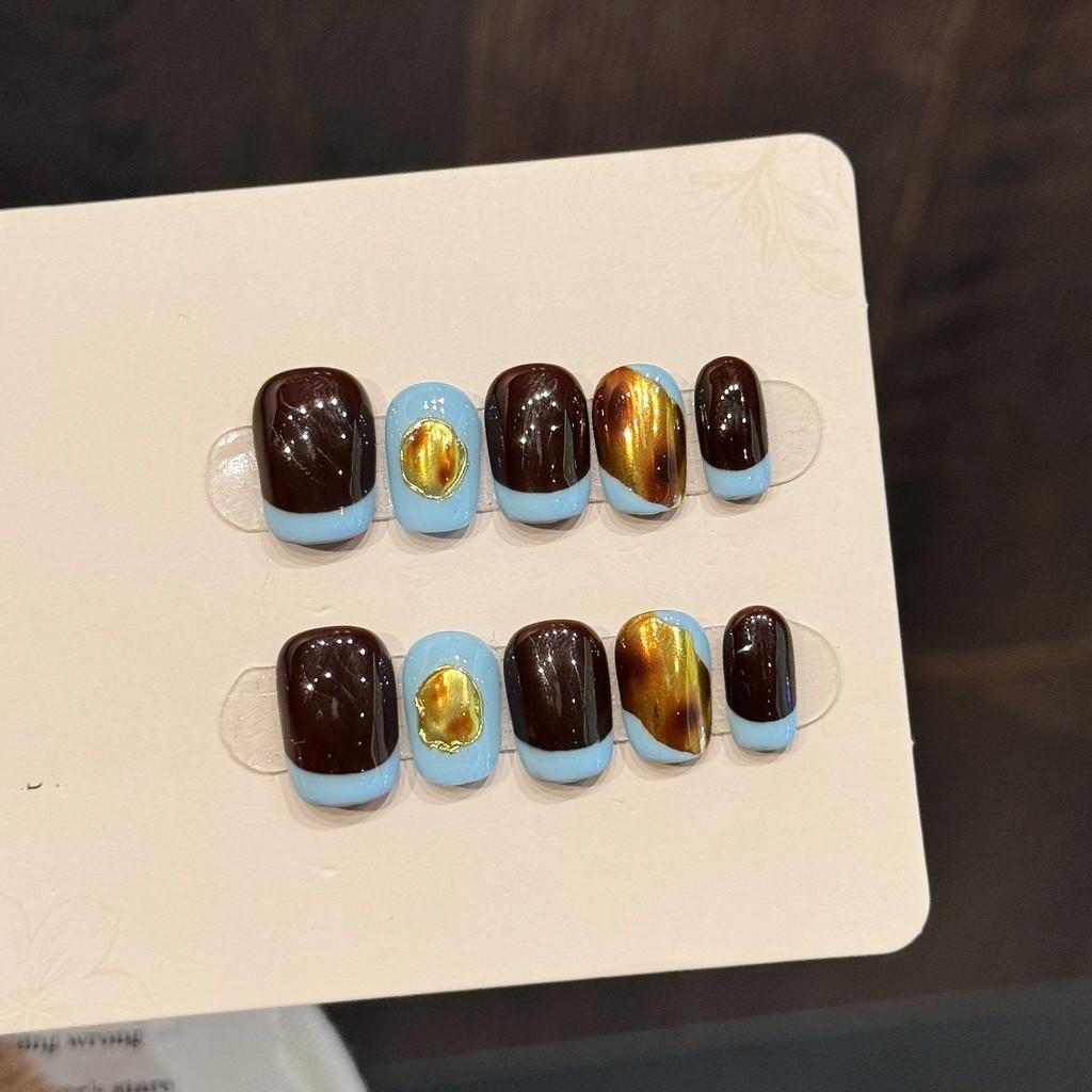 Handmade Press On Nail French Simple Blue-brown Contrasting Colors Gold Foil Post Ultra-short Square Fake Nail Patch Artificial Nail Reusable XS
Handmade Press On Nail French Simple Blue-brown Contrasting Colors Gold Foil Post Ultra-short Square Fake Nail Patch Artificial Nail Reusable XS