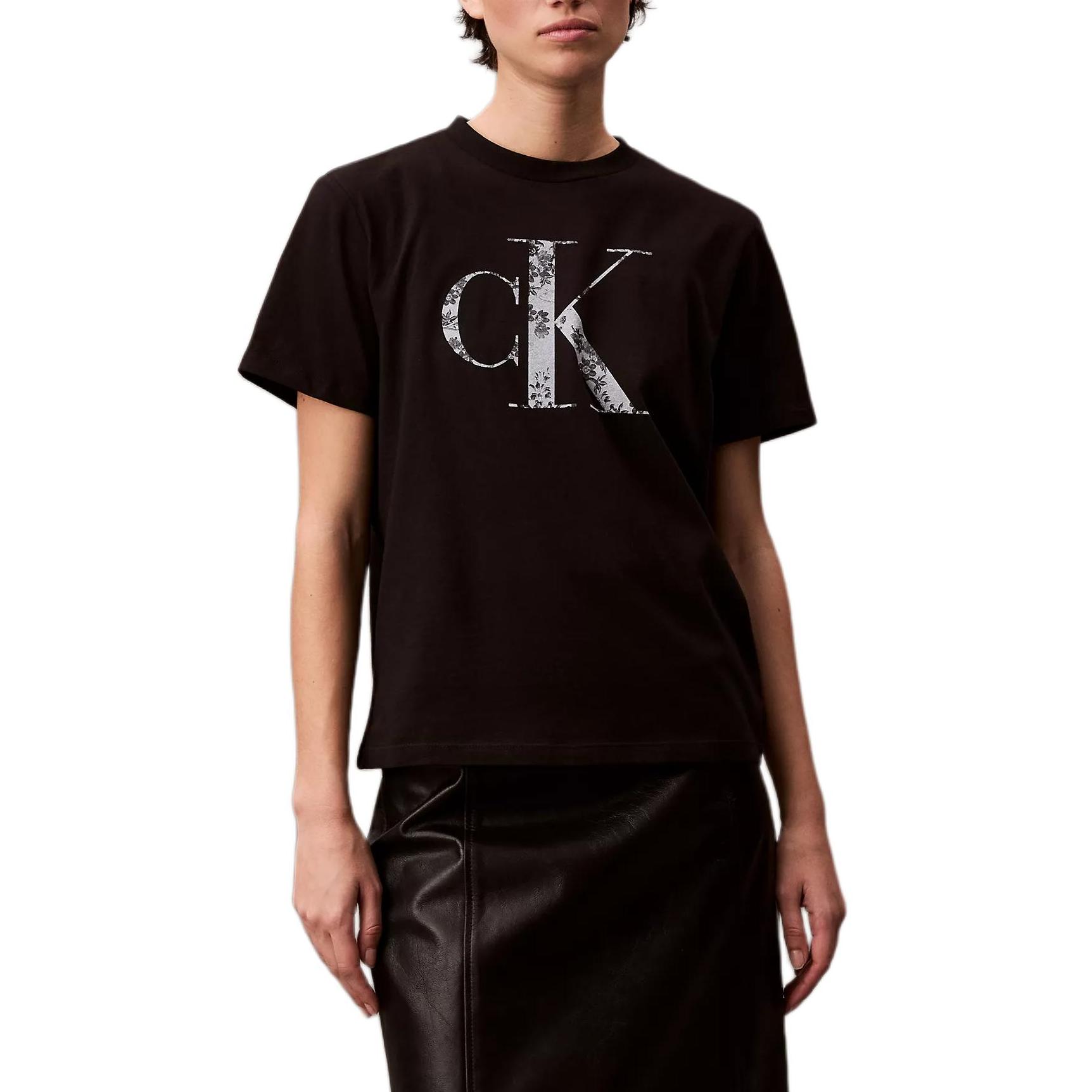 Calvin Klein Женская футболка с коротким рукавом, мягкая, дышащая, приталенного кроя, с буквенным и цветочным принтом, черная 478000S-001 XL
Calvin Klein Женская футболка с коротким рукавом, мягкая, дышащая, приталенного кроя, с буквенным и цветочным принтом, черная 478000S-001 XL