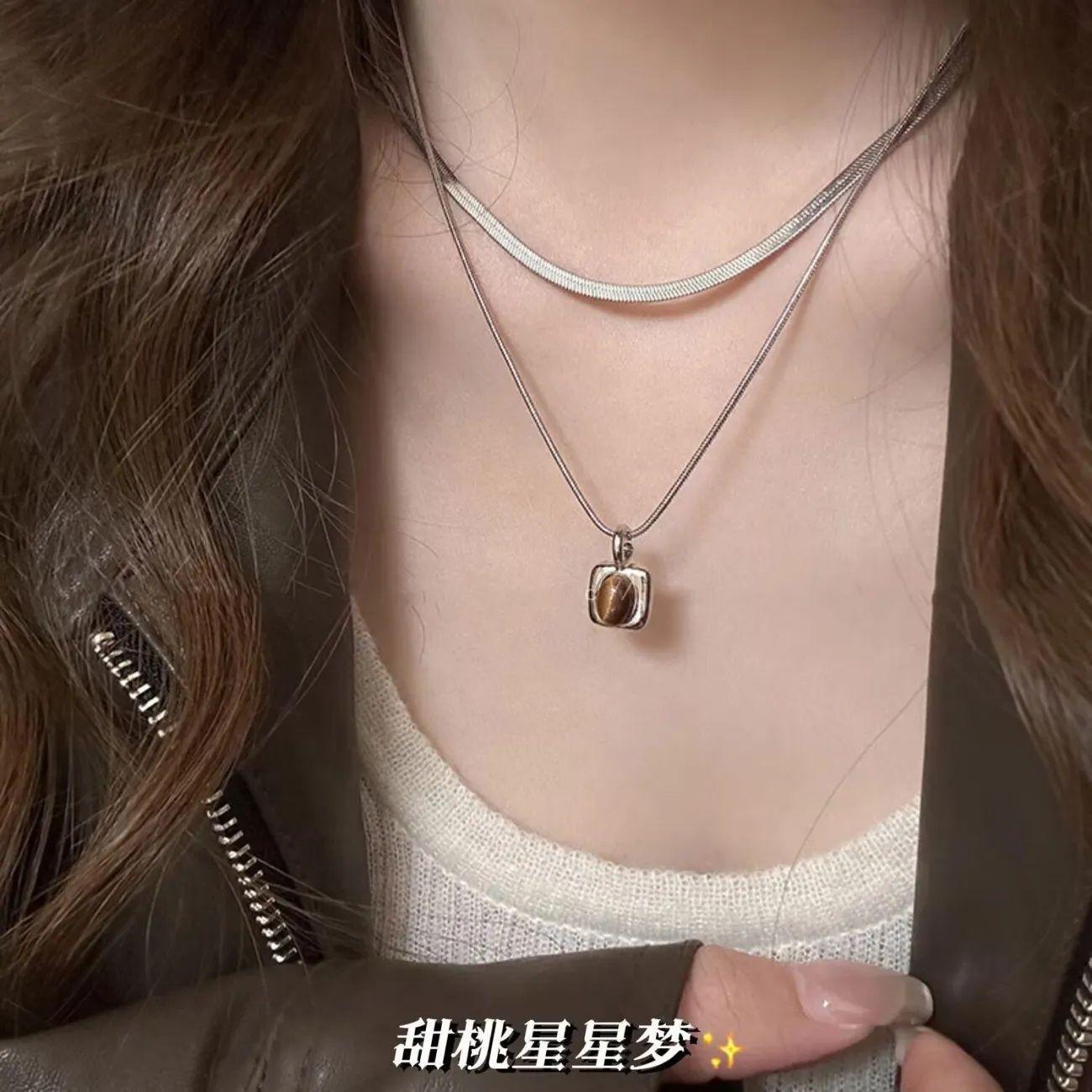 Light luxury necklace Versatile tide collarbone chain Female butterfly Simple niche high-end temperament Sweater chain Jewelry collarbone chain
Light luxury necklace Versatile tide collarbone chain Female butterfly Simple niche high-end temperament Sweater chain Jewelry collarbone chain