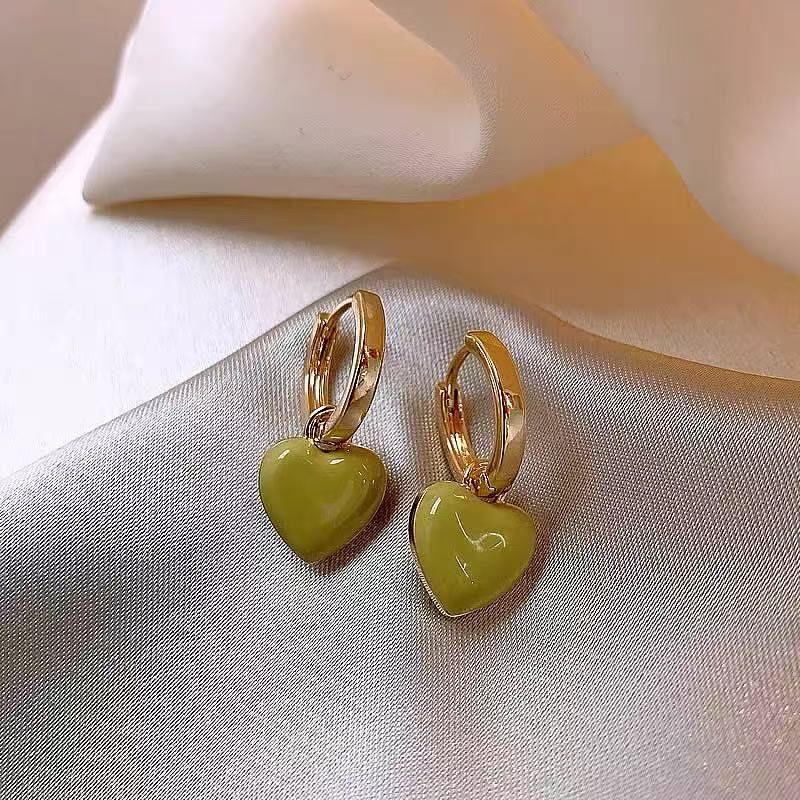 French Romantic Sweet Double sided Enamel Heart shaped Pendant Earrings 2026 Fashion Jewelry Simple Accessories for Young Girls
French Romantic Sweet Double sided Enamel Heart shaped Pendant Earrings 2026 Fashion Jewelry Simple Accessories for Young Girls