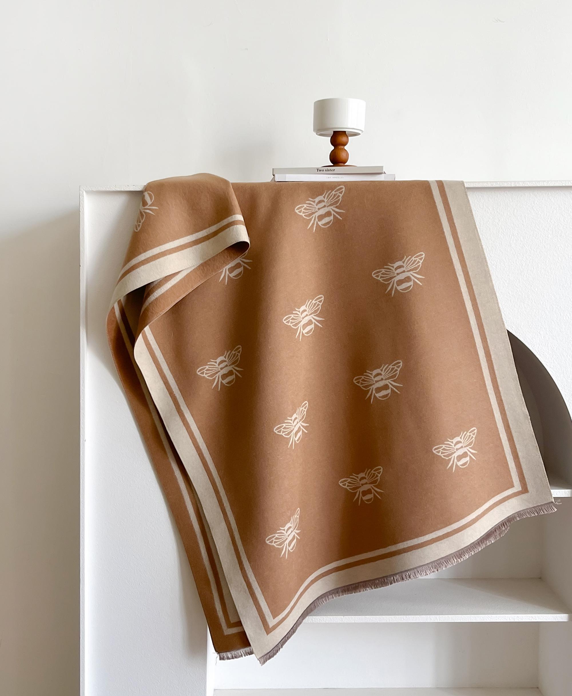 Мода Жаккардовые женские шарфы из пашмины с бахромой Зимние теплые бренды Дизайнерские кашемировые шарфы с пчелами Одеяло Мягкие шали
Мода Жаккардовые женские шарфы из пашмины с бахромой Зимние теплые бренды Дизайнерские кашемировые шарфы с пчелами Одеяло Мягкие шали