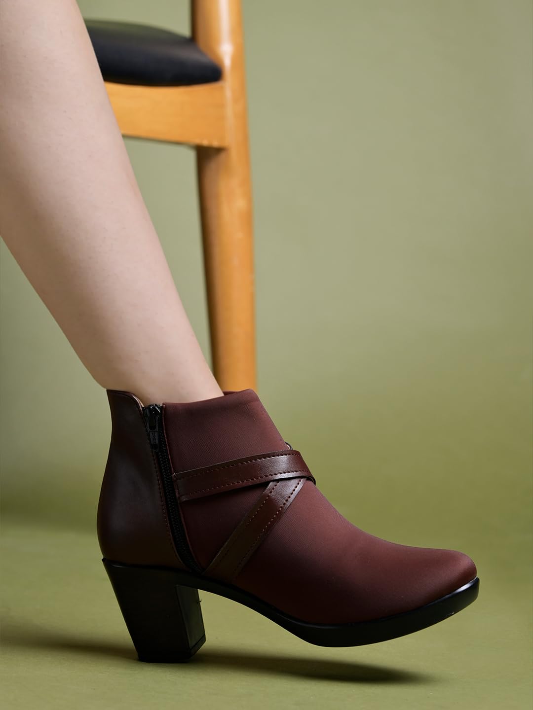 Жіночі черевики-челсі Shoetopia на масивній підошві з протиковзкою підошвою, зручні модні ankle boots | М яка амортизуюча підошва | Для повсякденного носіння, вечірок та зими EU37 : 22CM коричневий
Жіночі черевики-челсі Shoetopia на масивній підошві з протиковзкою підошвою, зручні модні ankle boots | М яка амортизуюча підошва | Для повсякденного носіння, вечірок та зими EU37 : 22CM коричневий