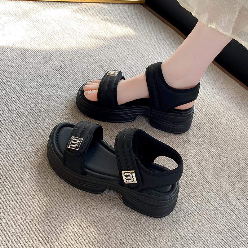 Женские сандалии на платформе 2025 лето новые универсальные для юбки с увеличением роста на мягкой подошве спортивные пляжные туфли 40 чёрный
Женские сандалии на платформе 2025 лето новые универсальные для юбки с увеличением роста на мягкой подошве спортивные пляжные туфли 40 чёрный