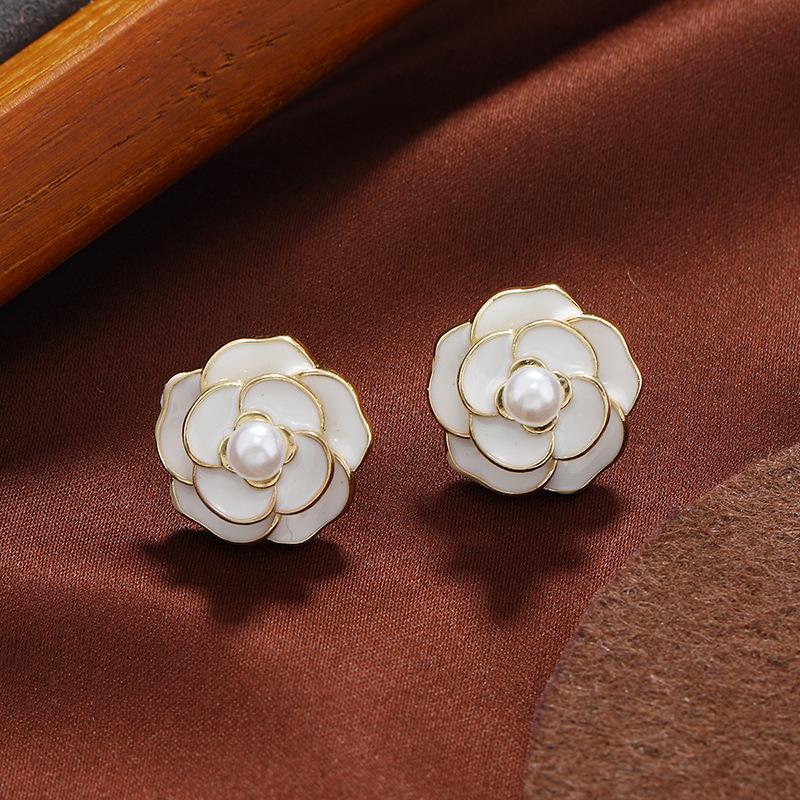 Xiaoxiang camellia stud earrings, high-end temperament retro earrings, new trendy flower elegant earrings, women
Xiaoxiang camellia stud earrings, high-end temperament retro earrings, new trendy flower elegant earrings, women