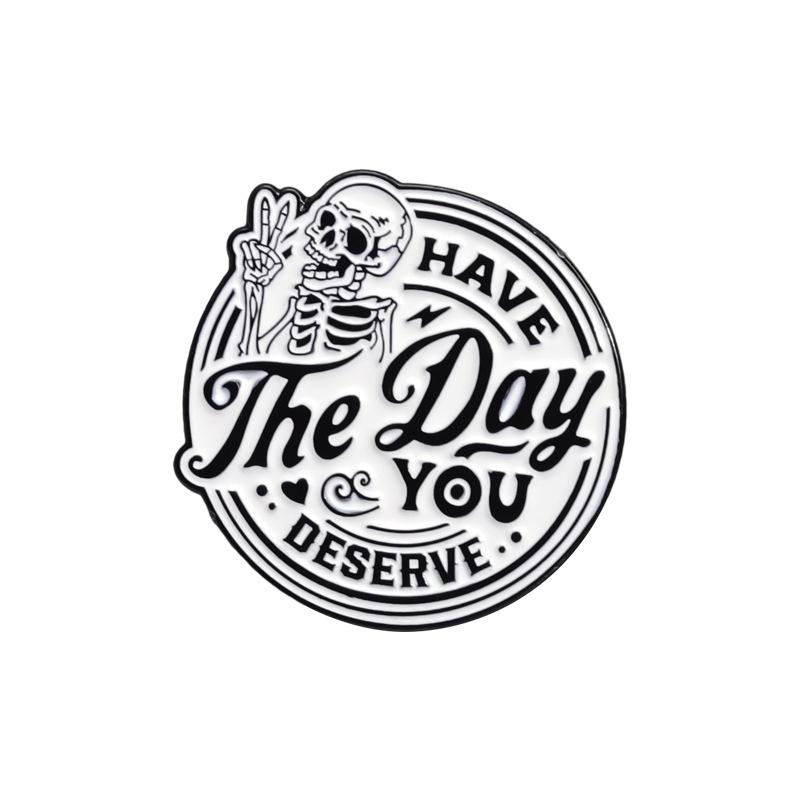 Яркий стиль Мультяшная черно-белая брошь-скелет Идеально подходит для аксессуаров к костюму на Хэллоуин QHXZ2076
Яркий стиль Мультяшная черно-белая брошь-скелет Идеально подходит для аксессуаров к костюму на Хэллоуин QHXZ2076