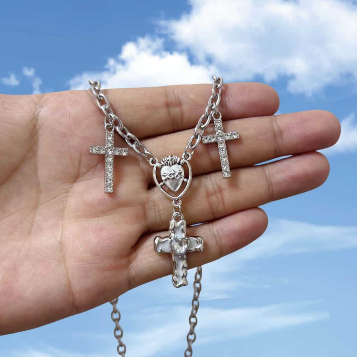 Hip-hop Punk Sliver Color Cross Tassel Glass Crystal Heart-shaped Cross Pendant Necklace for Women Collar Chain Jewelry Gifts
Hip-hop Punk Sliver Color Cross Tassel Glass Crystal Heart-shaped Cross Pendant Necklace for Women Collar Chain Jewelry Gifts