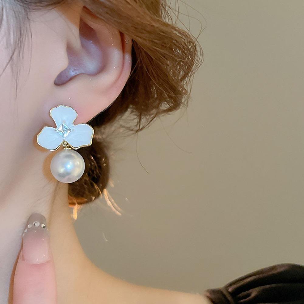 Light Luxury Flower Pearl Ear Pendant Metal Flower Flower Pearl Drop Earrings Travel белый
Light Luxury Flower Pearl Ear Pendant Metal Flower Flower Pearl Drop Earrings Travel белый