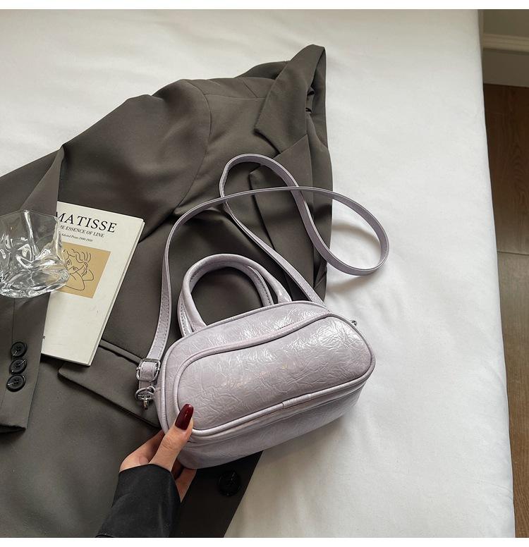 Повседневная нишевая женская сумочка 2025 весна новая тенденция мода однотонная маленькая квадратная сумка на плечо сумка-мессенджер
Повседневная нишевая женская сумочка 2025 весна новая тенденция мода однотонная маленькая квадратная сумка на плечо сумка-мессенджер