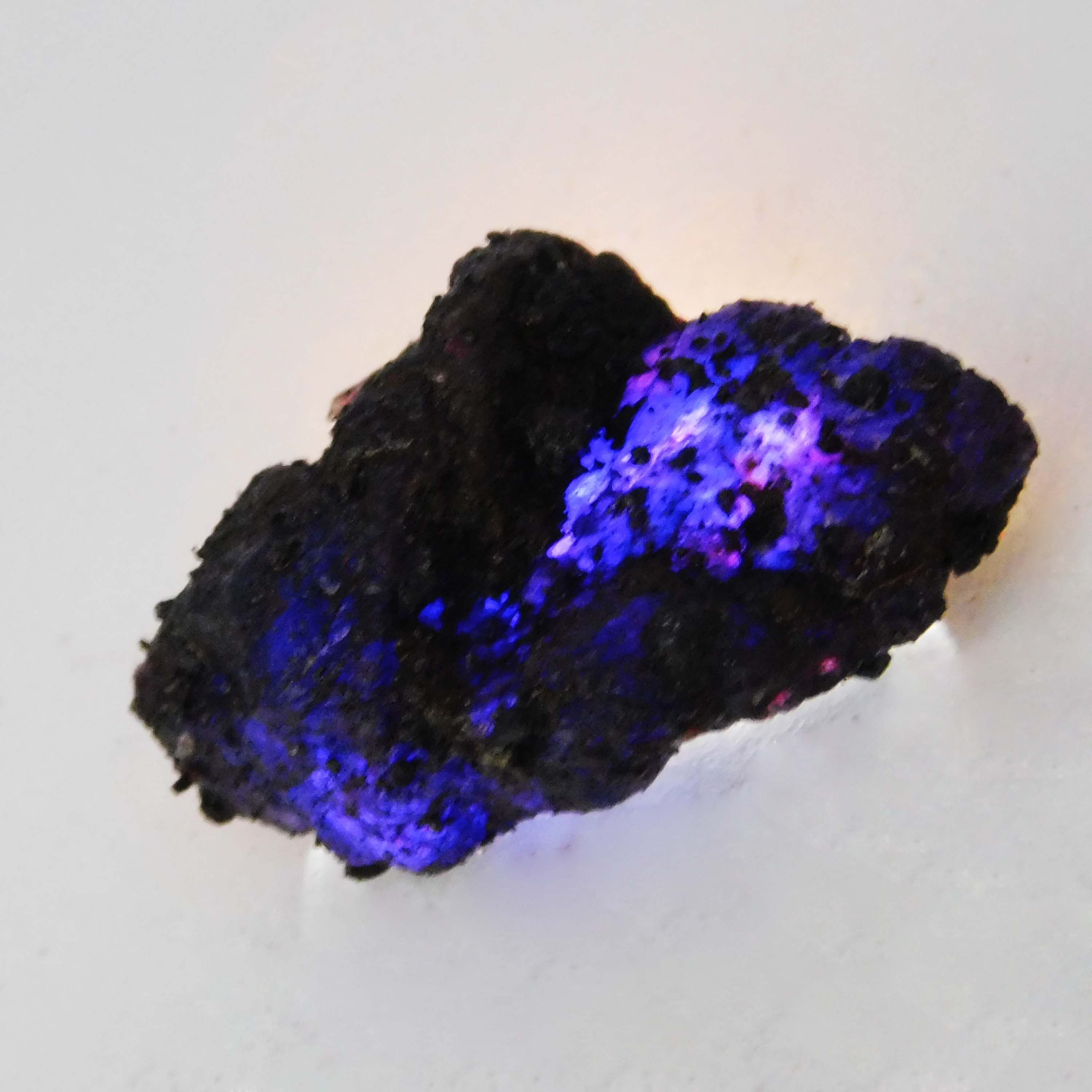Natural Blue Sapphire 82ct Rough Certified Loose Gemstone 36.6 mm approx синій
Natural Blue Sapphire 82ct Rough Certified Loose Gemstone 36.6 mm approx синій