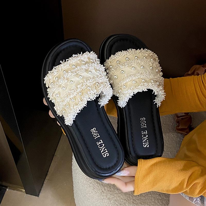 Slippers women s summer wear new fashion pearl tassel thick bottom beach cool slippers 35
Slippers women s summer wear new fashion pearl tassel thick bottom beach cool slippers 35