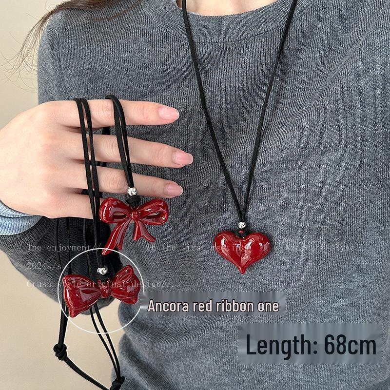 Женское красное ожерелье с подвеской-бантом - Стильная цепочка для толстовки и свитера
Женское красное ожерелье с подвеской-бантом - Стильная цепочка для толстовки и свитера