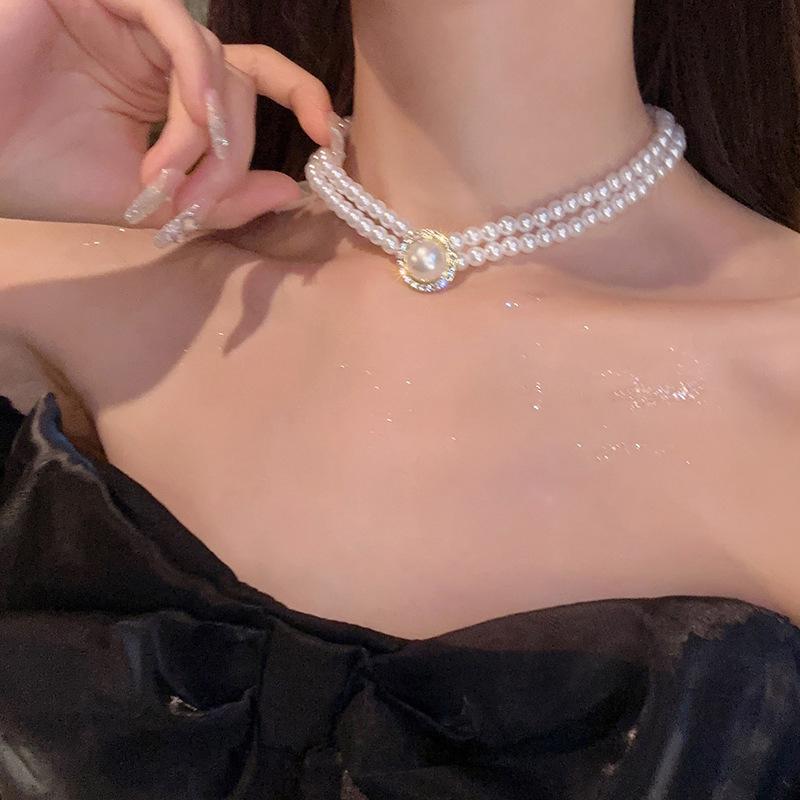 Double-layer retro elegant pearl necklace set temperament versatile French short collarbone chain summer simple accessories women
Double-layer retro elegant pearl necklace set temperament versatile French short collarbone chain summer simple accessories women