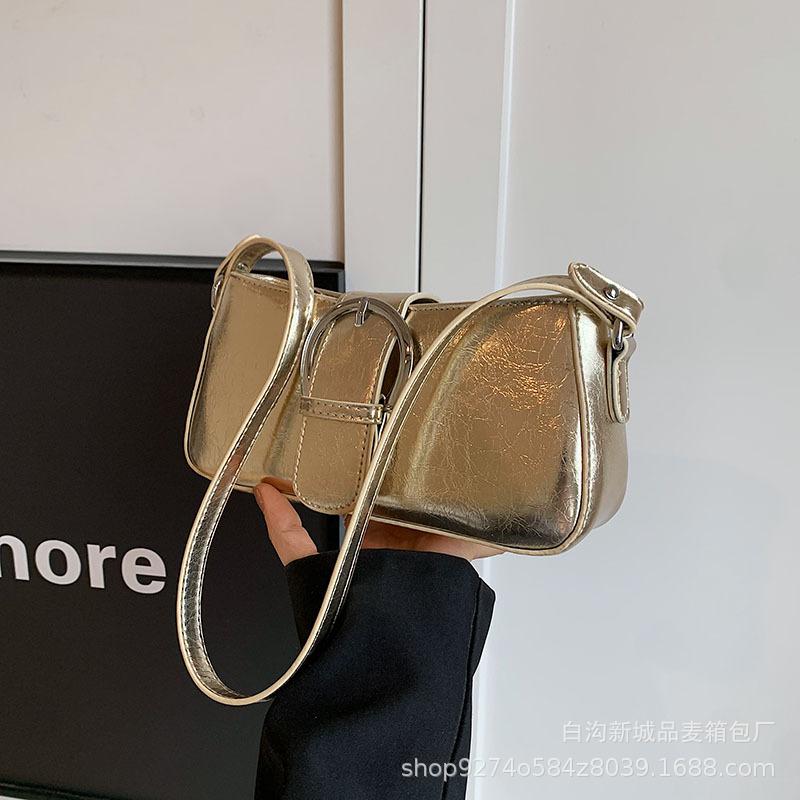 This year s popular niche design small bag women s 2025 new trendy temperament shoulder bag foreign style crossbody small square bag
This year s popular niche design small bag women s 2025 new trendy temperament shoulder bag foreign style crossbody small square bag