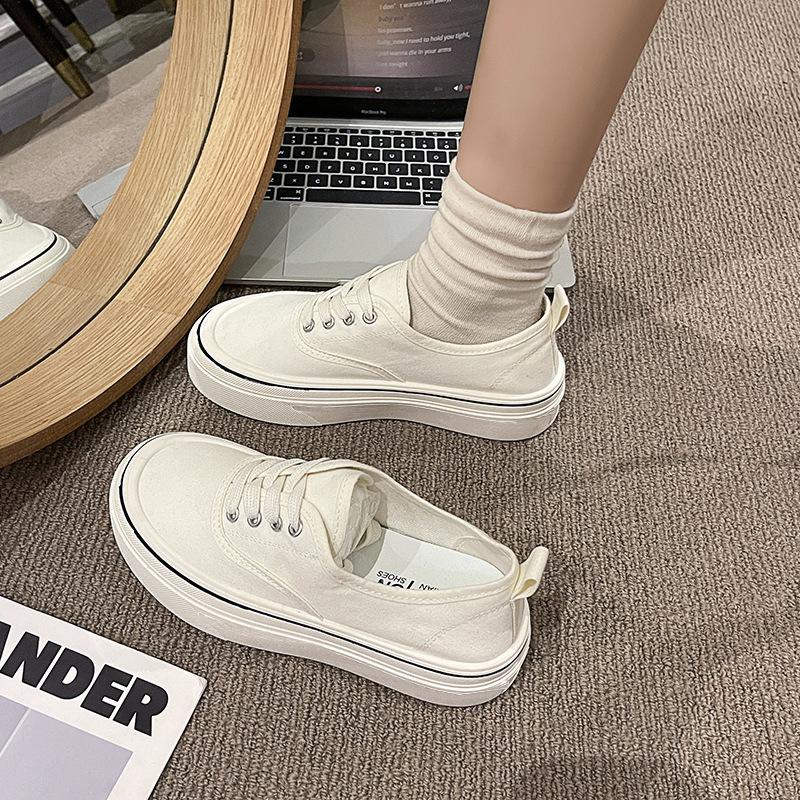 Platform white shoes lace-up versatile canvas shoes women s new 2025 round head board shoes heightening casual shoes low-top spring 35 чорний
Platform white shoes lace-up versatile canvas shoes women s new 2025 round head board shoes heightening casual shoes low-top spring 35 чорний