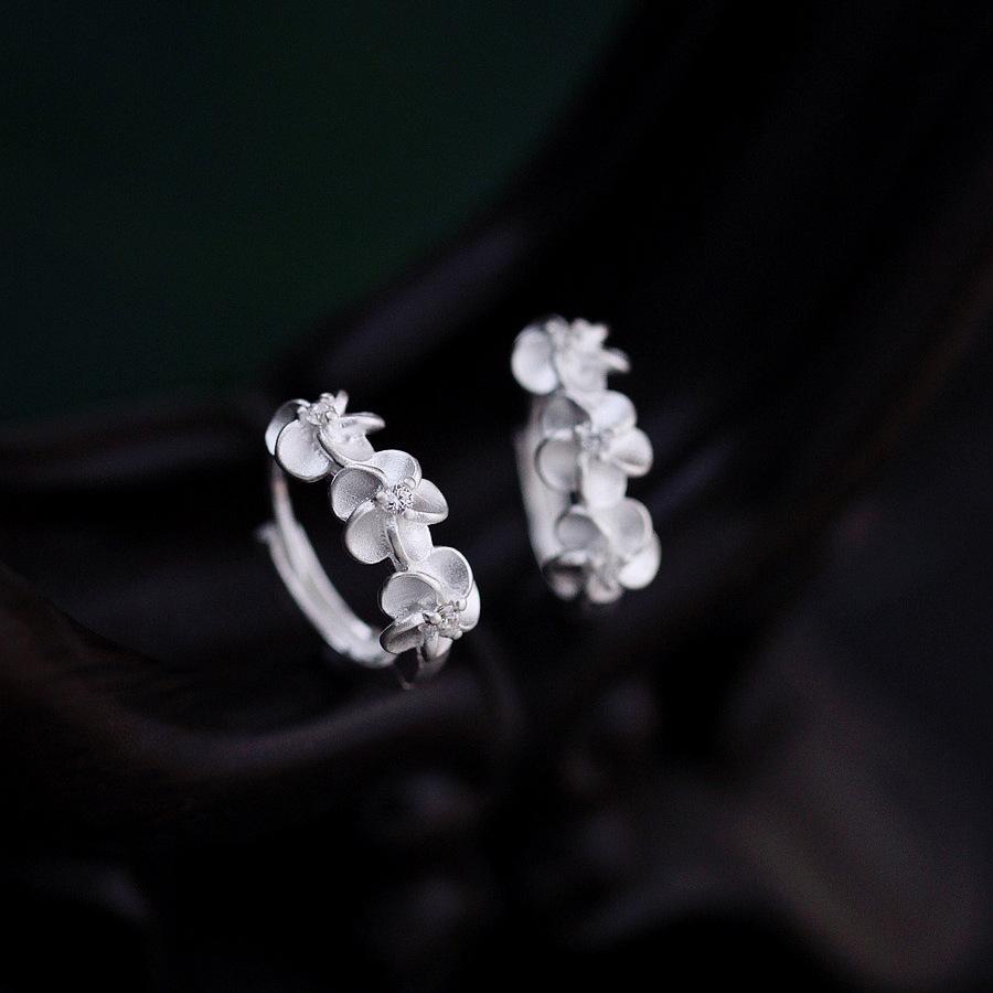 Taozhiyaoyao Earrings for Women with Flower Earrings Simple and Fresh Literary Ear Buckle Earrings
Taozhiyaoyao Earrings for Women with Flower Earrings Simple and Fresh Literary Ear Buckle Earrings