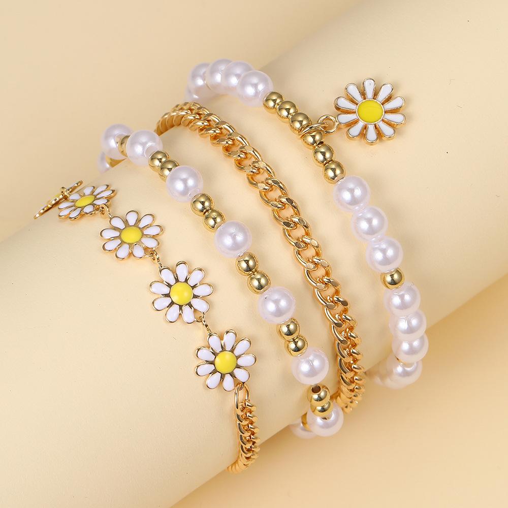 4pcs Vintage Small Daisy Flower Pendant Faux Pearl Bracelet Set for Women Bohemian Beaded Enamel Hand String Zircon Gifts
4pcs Vintage Small Daisy Flower Pendant Faux Pearl Bracelet Set for Women Bohemian Beaded Enamel Hand String Zircon Gifts